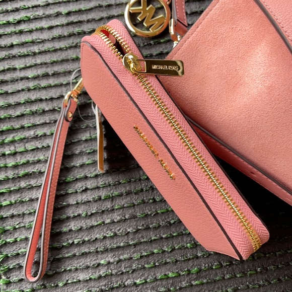 Michael Kors Large Flat MF Phone Case Leather Wallet in Sunset Rose - Picture 3 of 16